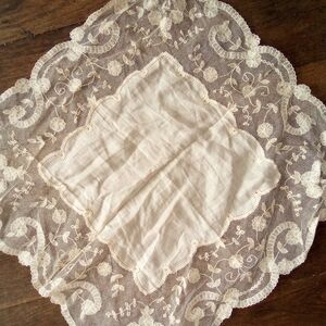 Delicate VTG Antique Linen Lace Wedding Heirloom Handkerchief Hankie